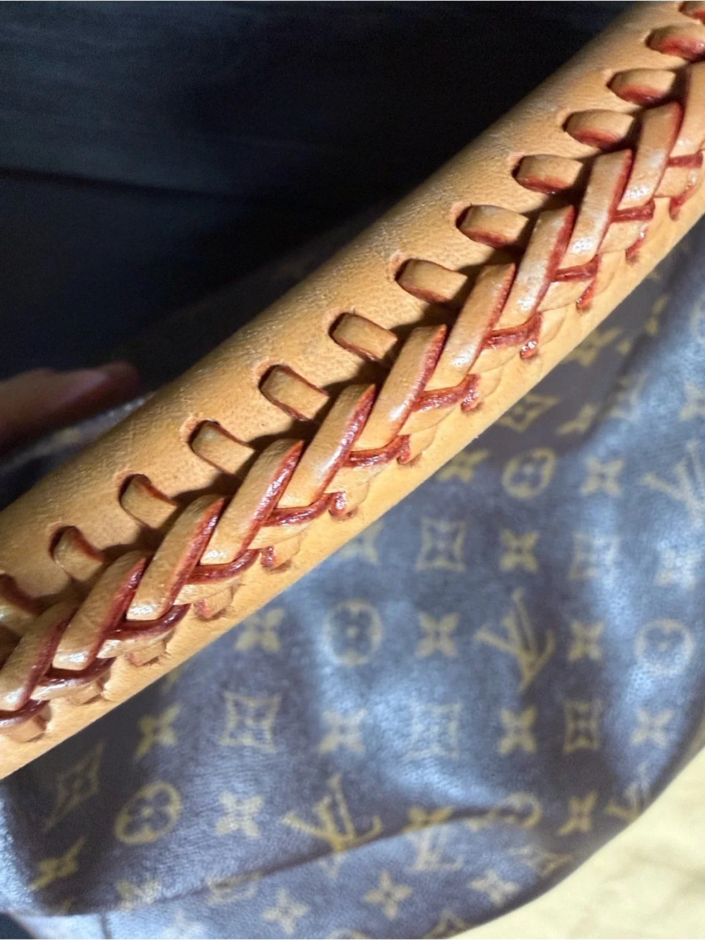 ✨ 100% Authentic Louis Vuitton Artsy MM Monogram ✨